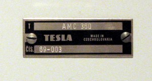 Napaječ TESLA AMC360 typový štítek