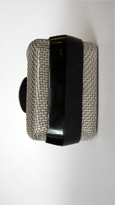 Páskový (ribbon) mikrofon - horní pohled