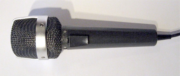 Mikrofon UHER M516 pohled na spínač pause